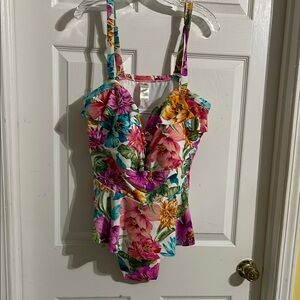Terra & Sky Floral One-Piece floral tropical Swimsuit size 4X (28W-30W)